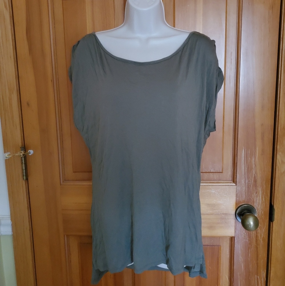 NWT Bebe high low olive green top - Picture 4 of 6